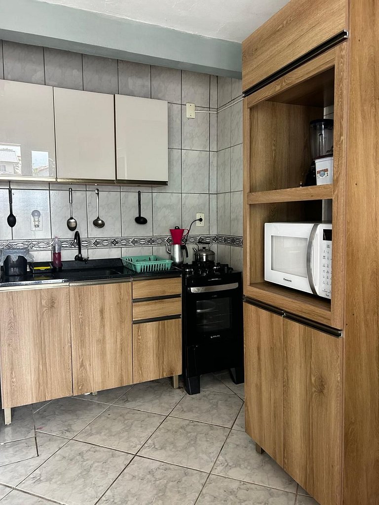 Casa a 250 metros da praia com varanda e sinuca