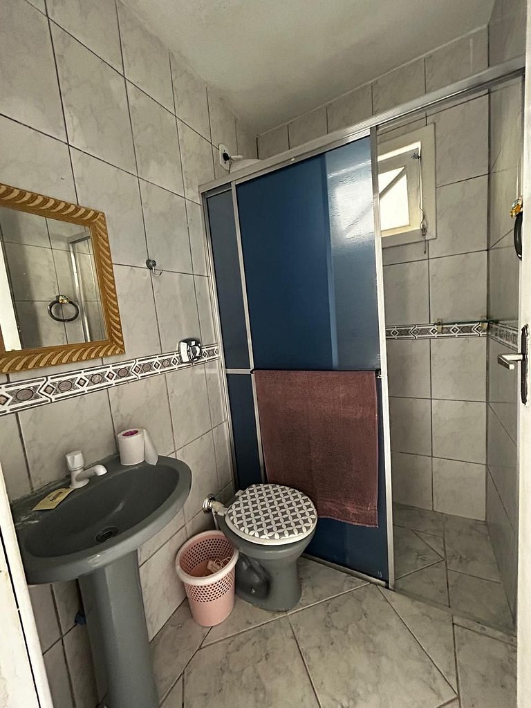 Casa a 250 metros da praia com varanda e sinuca