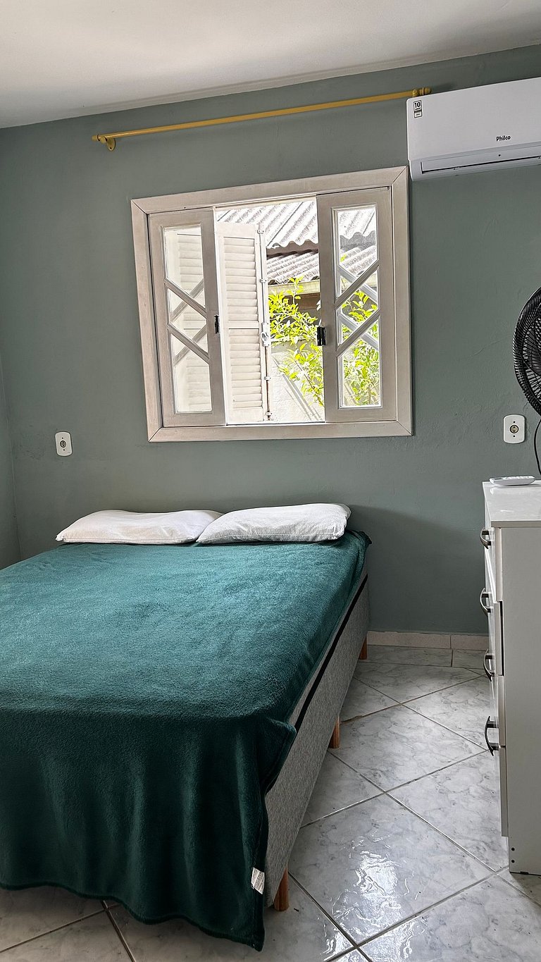 Casa a 250 metros da praia com varanda e sinuca