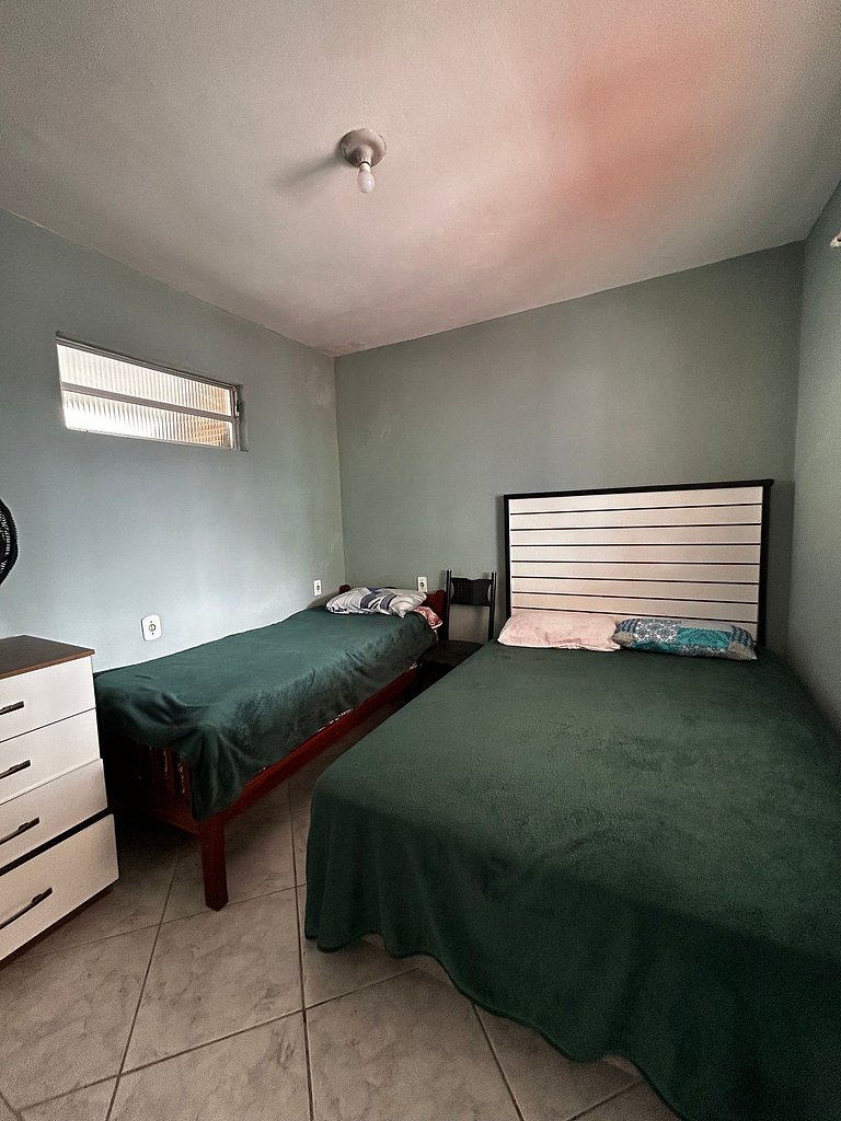 Casa a 250 metros da praia com varanda e sinuca