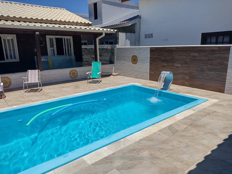 Casa Mar Azul com piscina.
