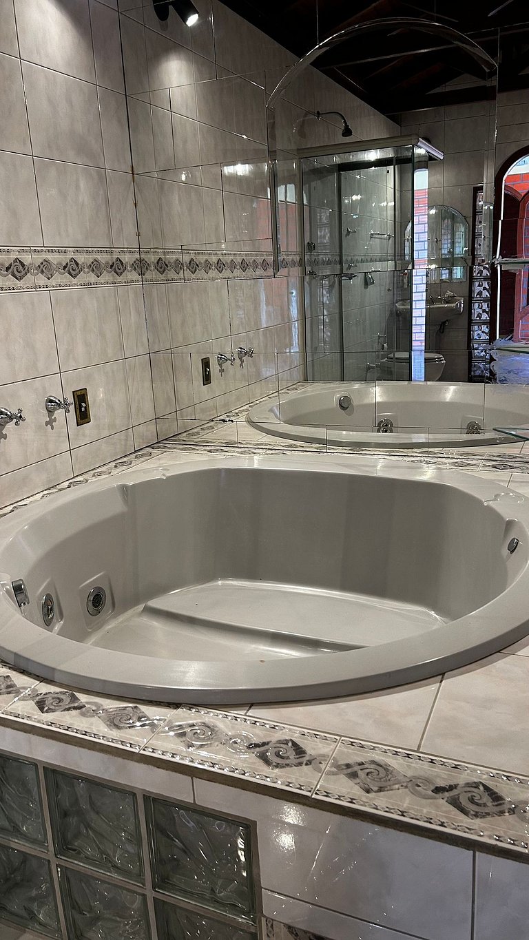 Sobrado maravilhoso com piscina p/ 14 pessoas