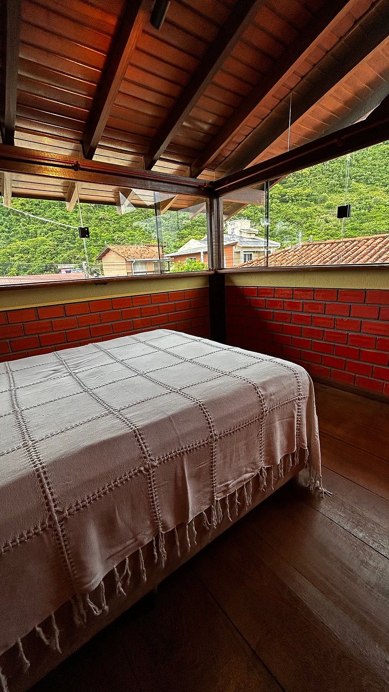 Sobrado maravilhoso com piscina p/ 14 pessoas