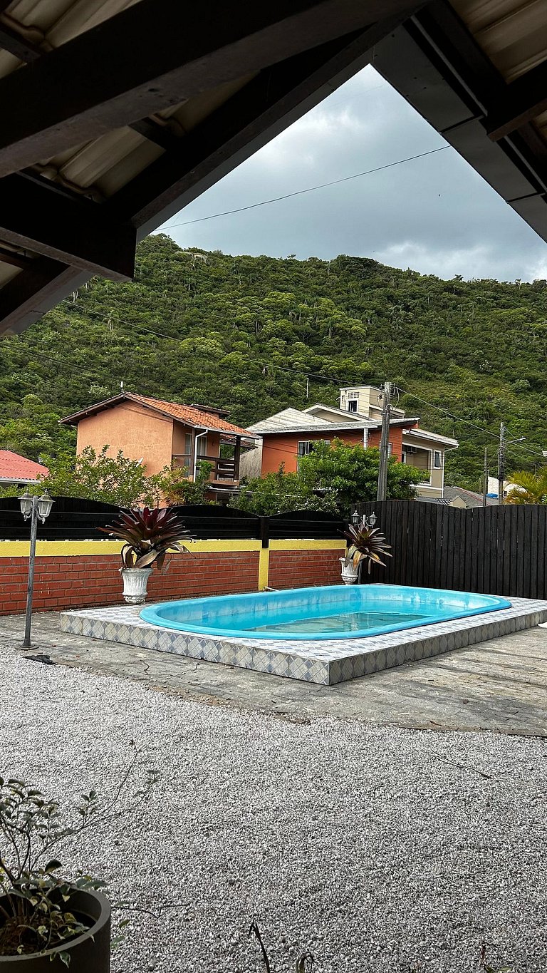 Sobrado maravilhoso com piscina p/ 14 pessoas