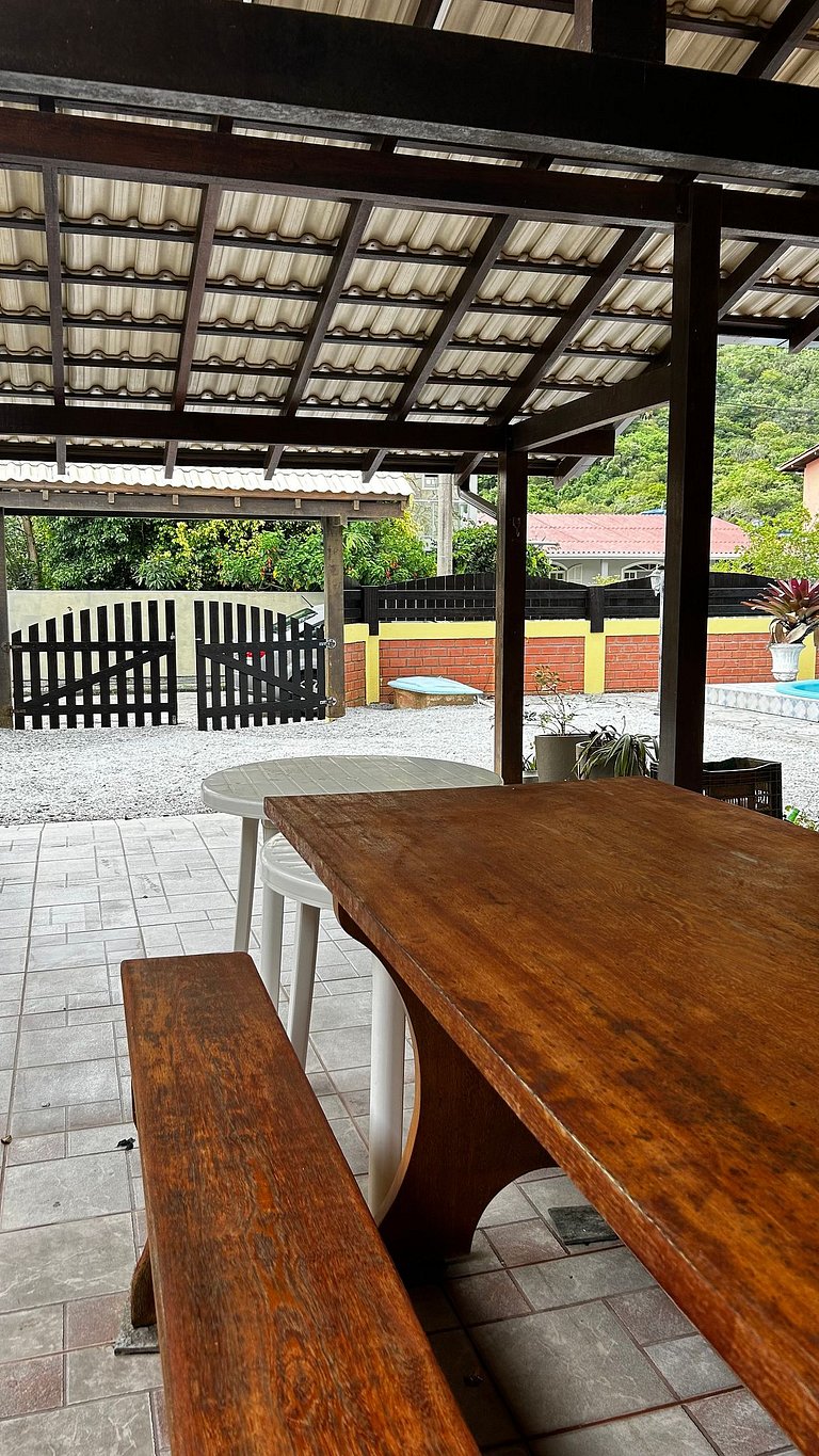 Sobrado maravilhoso com piscina p/ 14 pessoas