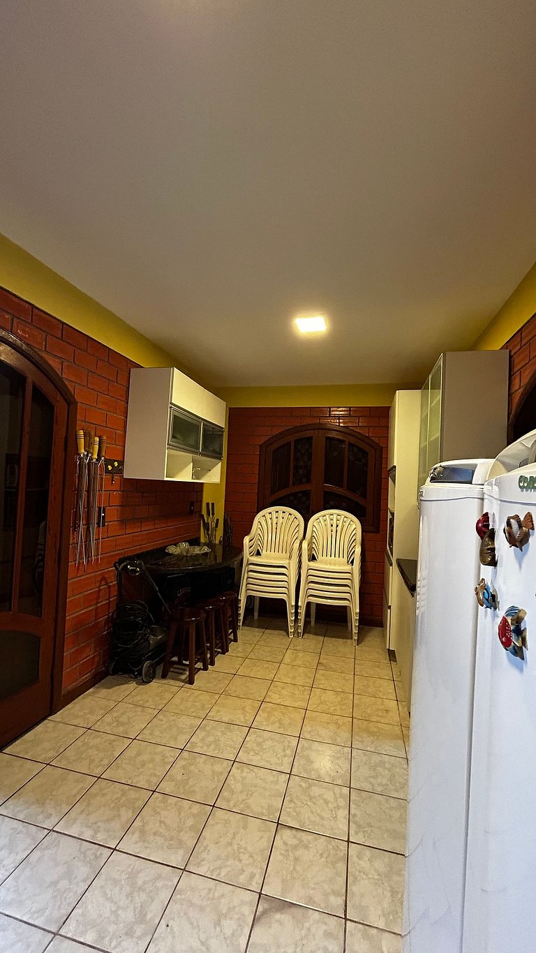 Sobrado maravilhoso com piscina p/ 14 pessoas