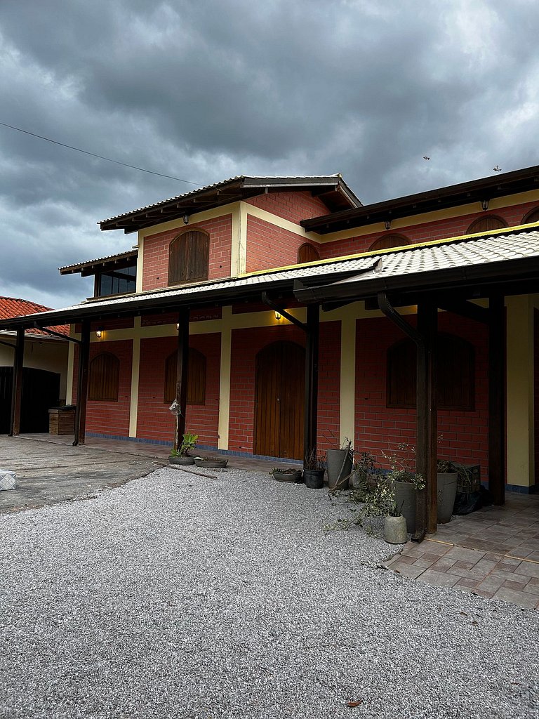 Sobrado maravilhoso com piscina p/ 14 pessoas