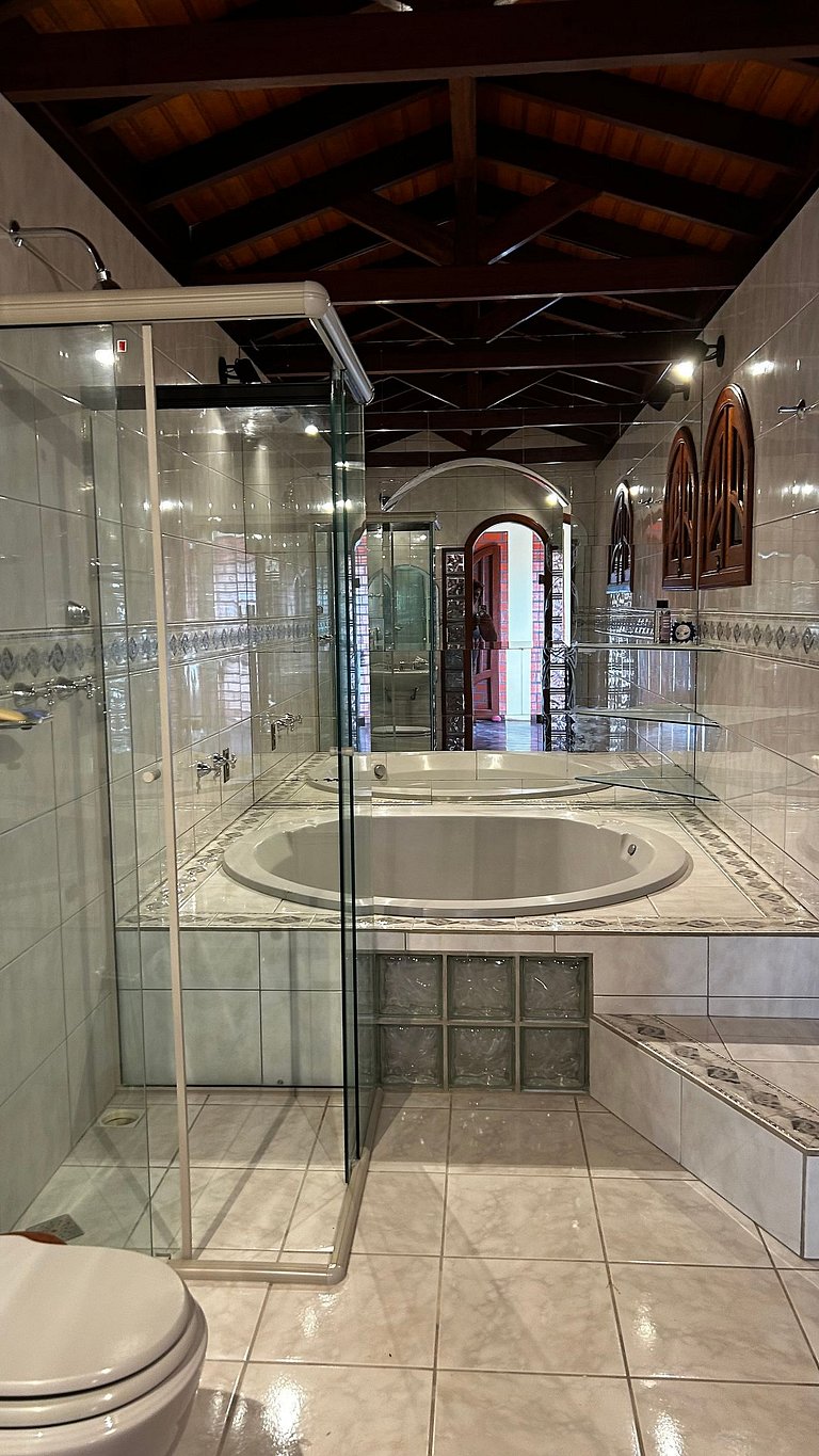 Sobrado maravilhoso com piscina p/ 14 pessoas