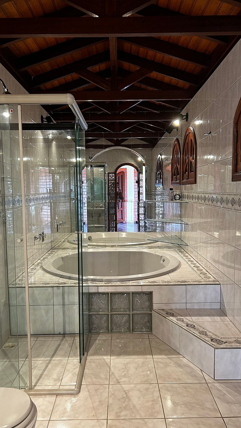 Sobrado maravilhoso com piscina p/ 14 pessoas