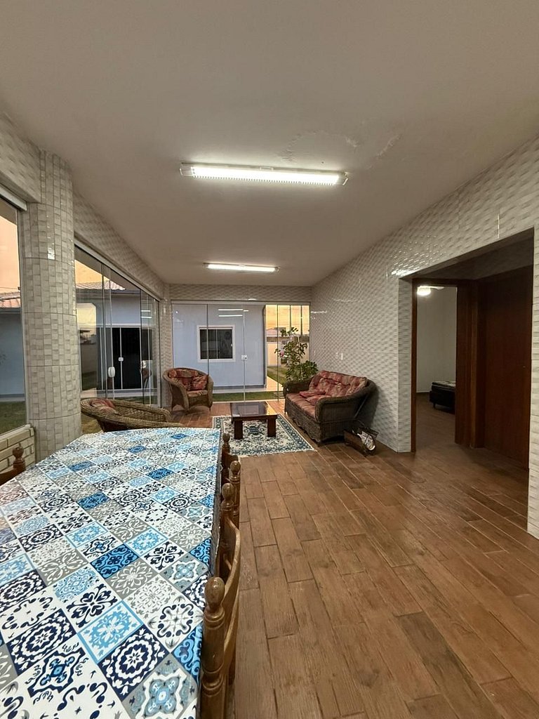 Casa com 5 Quartos a 300m da Praia