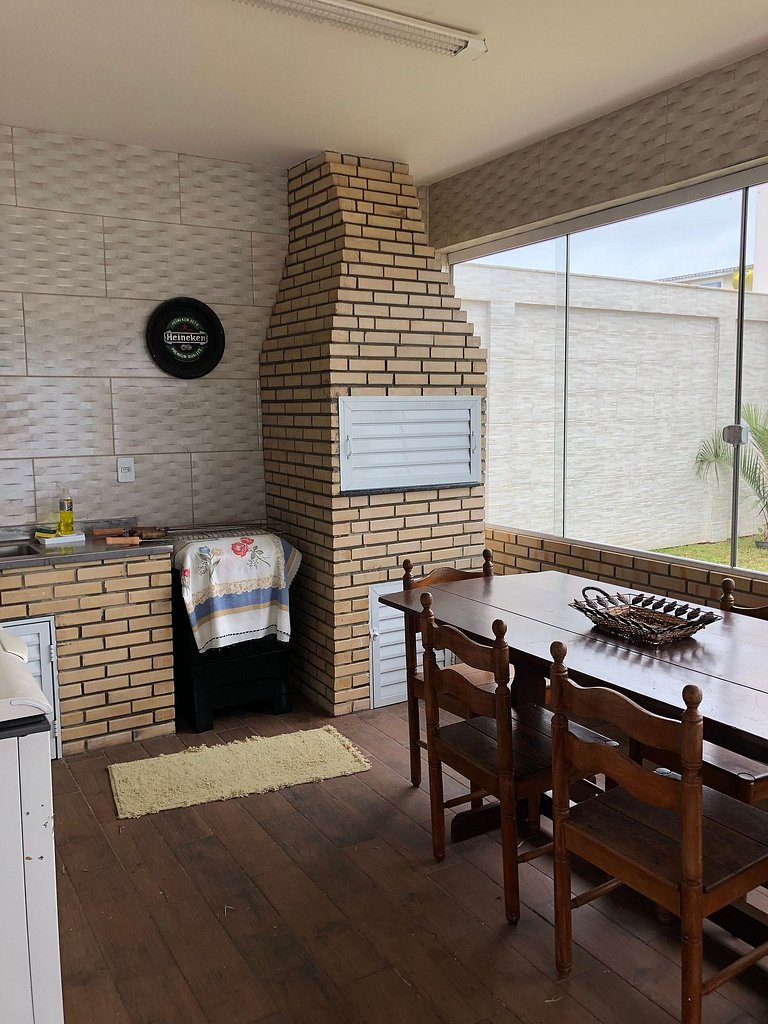 Casa com 5 Quartos a 300m da Praia