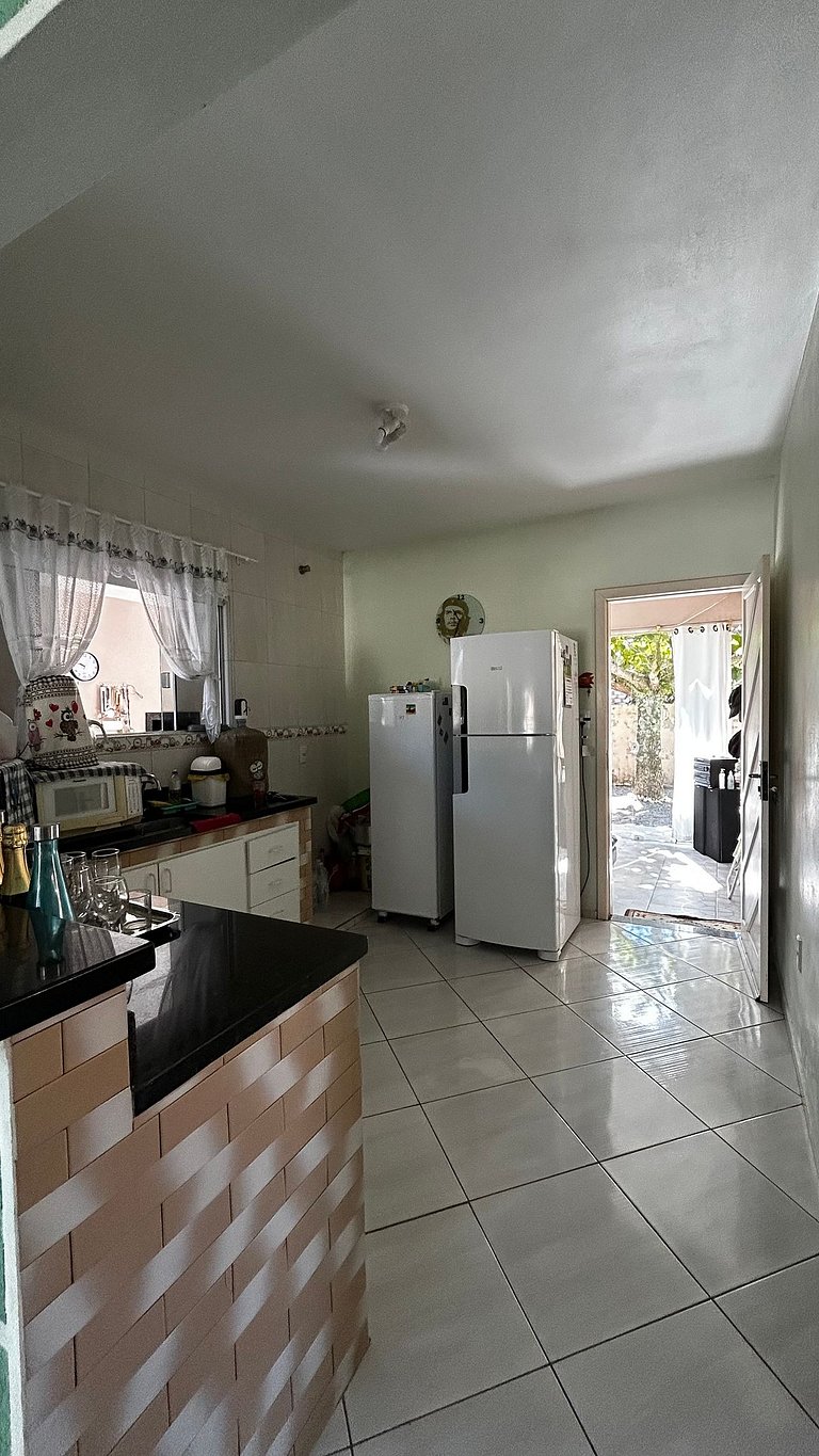 Casa espaçosa no Centro da Pinheira, a 700 metros da praia