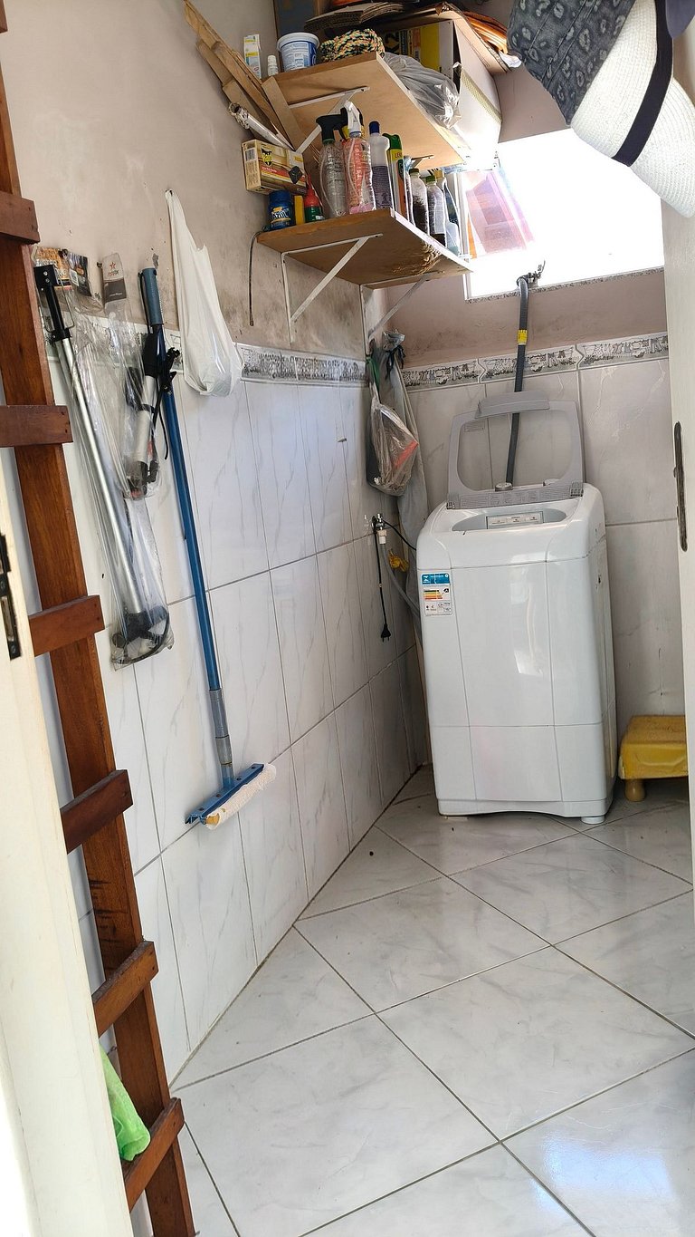 Casa espaçosa no Centro da Pinheira, a 700 metros da praia