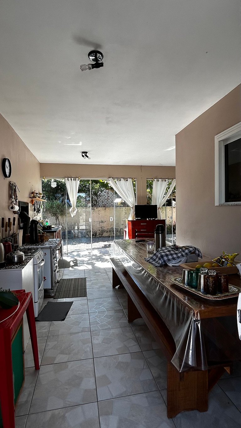 Casa espaçosa no Centro da Pinheira, a 700 metros da praia