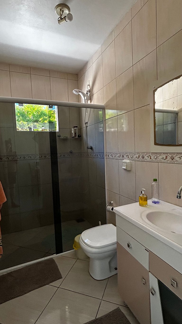 Casa espaçosa no Centro da Pinheira, a 700 metros da praia