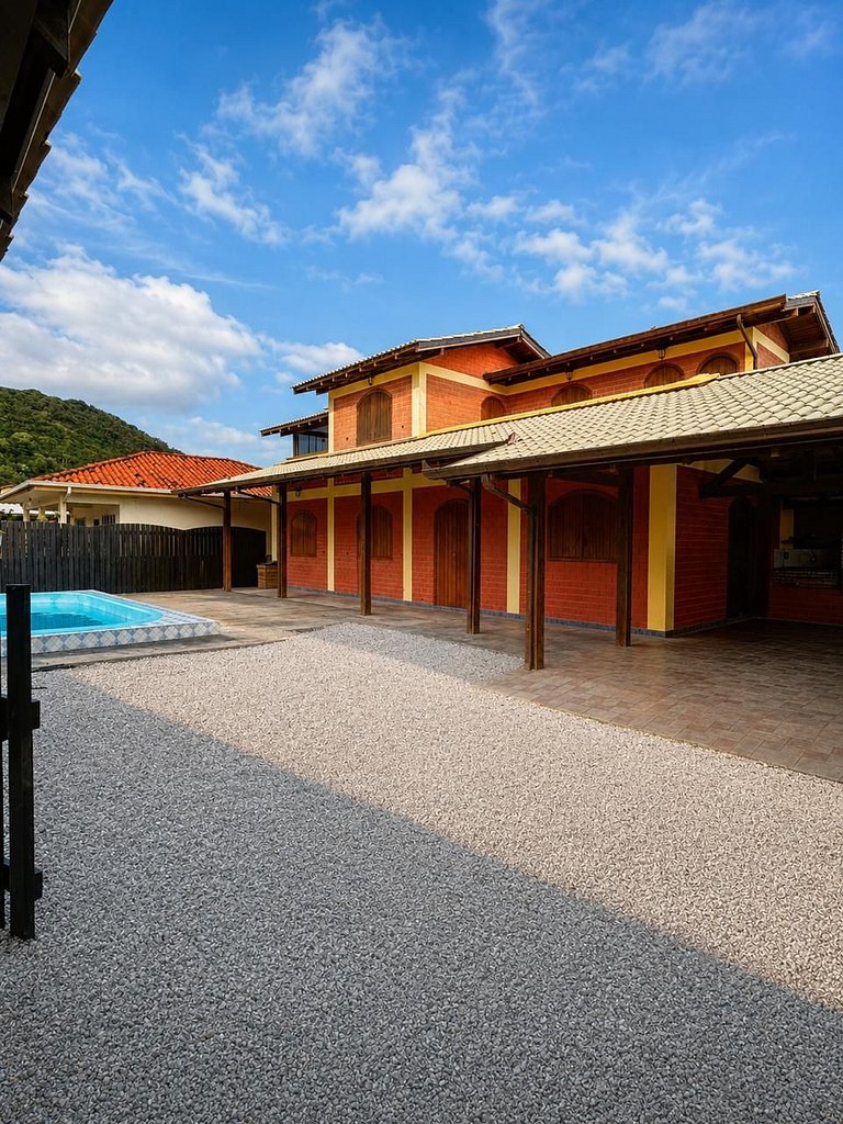 Sobrado maravilhoso com piscina p/ 14 pessoas