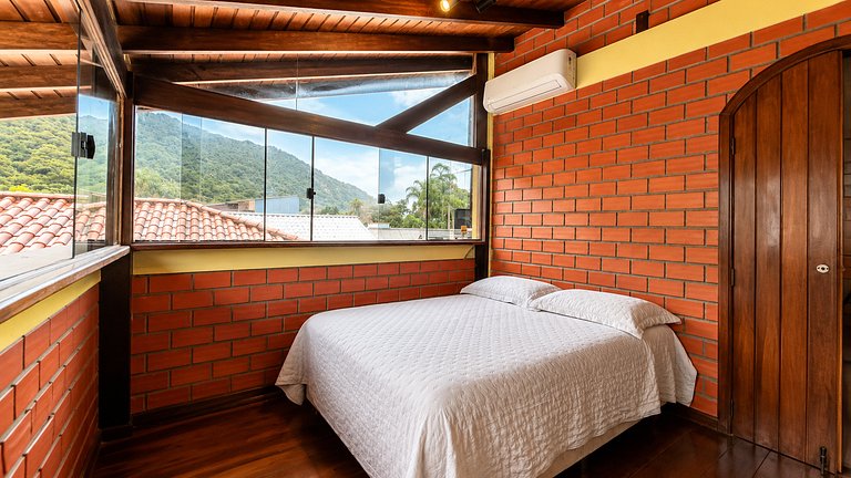 Sobrado maravilhoso com piscina p/ 14 pessoas