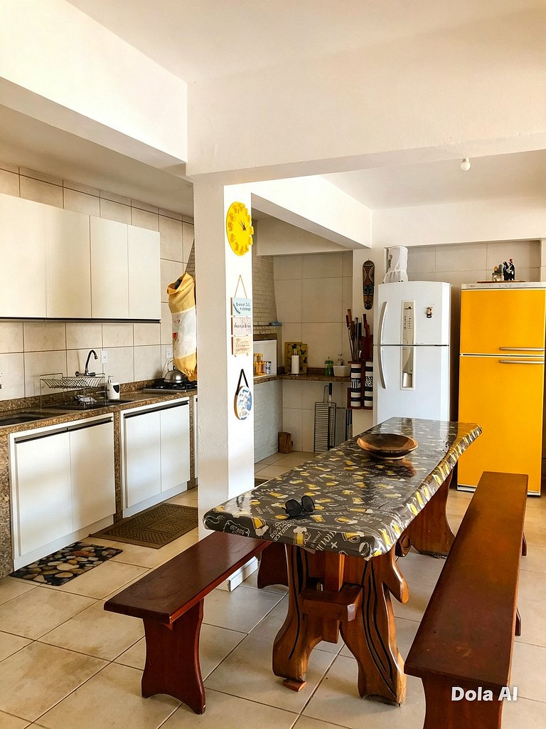 casa amarela com piscina14 pessoas