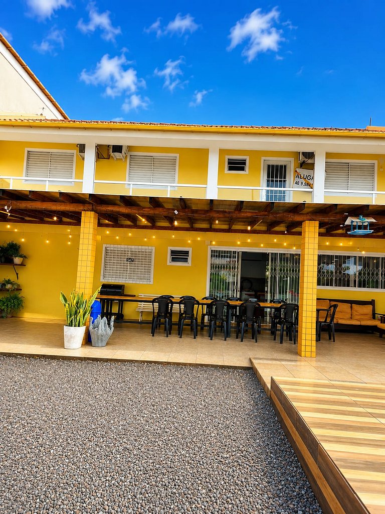 casa amarela com piscina14 pessoas