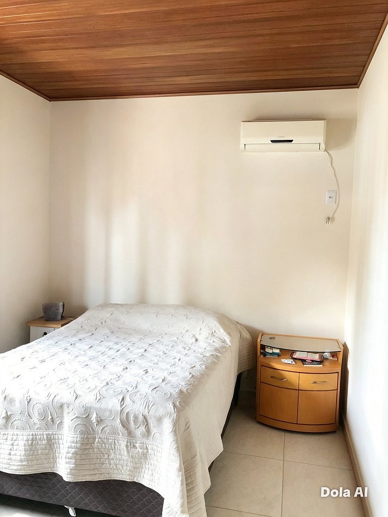 Casa Sol e Mar próxima da praia, com ar