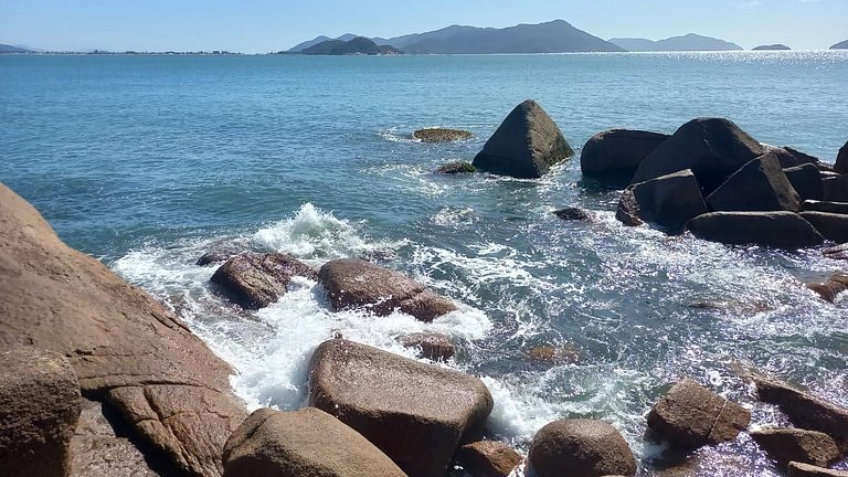 Casa Sol e Mar próxima da praia, com ar