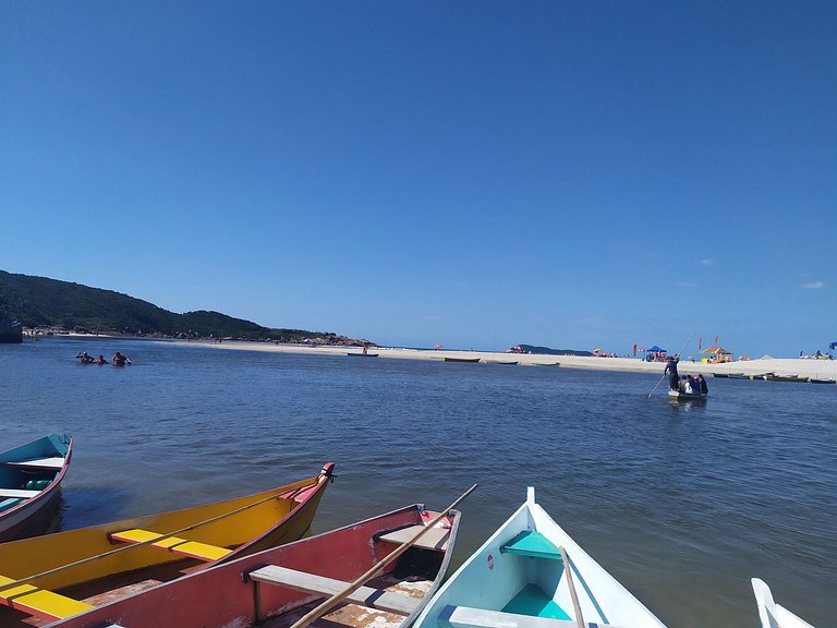 Casa Sol e Mar próxima da praia, com ar
