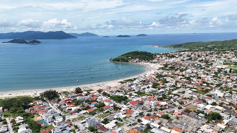 Casa Sol e Mar próxima da praia, com ar