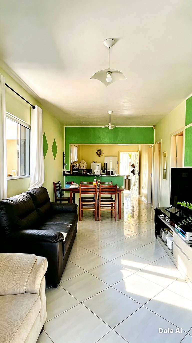 Casa espaçosa no Centro da Pinheira, a 700 metros da praia