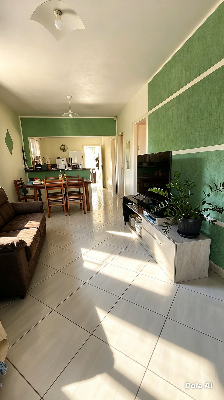 Casa espaçosa no Centro da Pinheira, a 700 metros da praia
